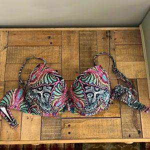 Brand new without tags bikini top size medium